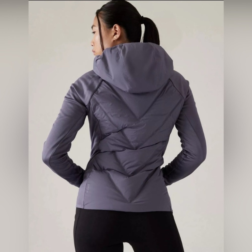 Athleta Gray Puffer Jacket with Hood and Chevron Design